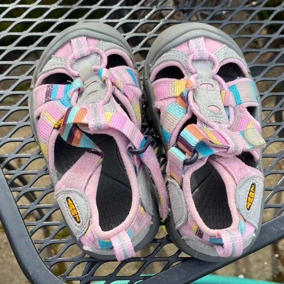 Preowned Keen Toddler girl Multicolor Striped Closed-Toe Sandals 8 US excellent - Picture 1 of 11